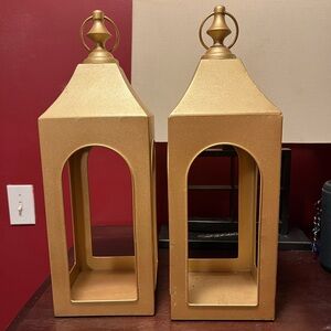 Elegant Gold Lantern Set
